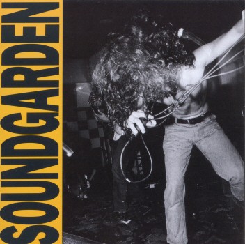 LOUDER THAN LOVE-SOUNDGARDEN